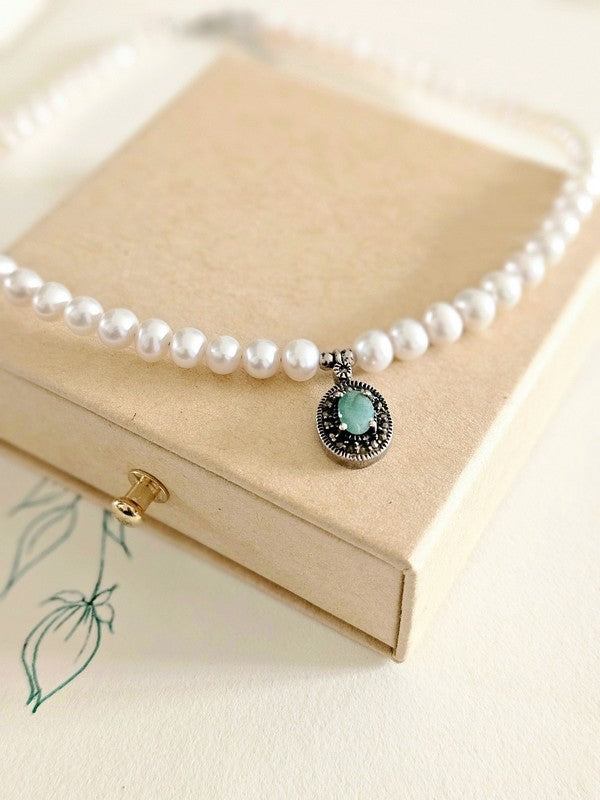 Collier tour de cou perles de culture d'eau douce et pendentif marcassites