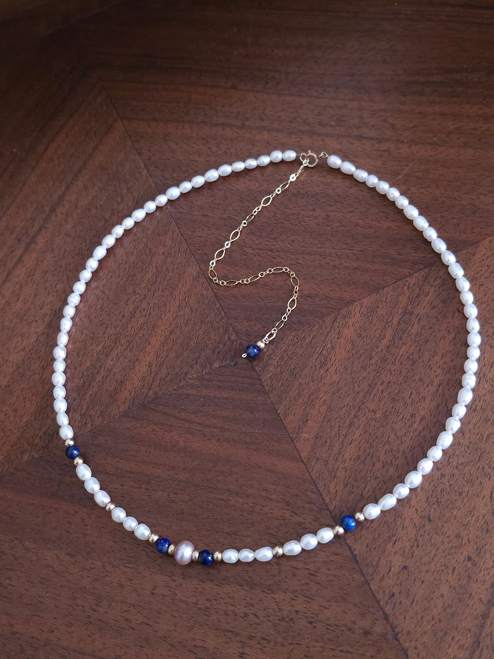 Commande personnalisée Patricia C. - Collier Azena gold filled lapis lazuli et tour de cou perles d'eau douce