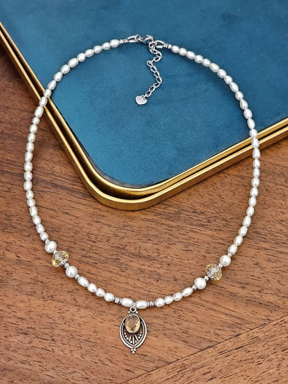 Collier perles de culture et amulette citrine Isaraa
