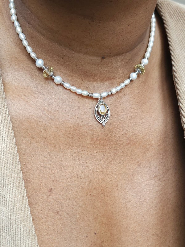 Collier perles de culture et amulette citrine Isaraa