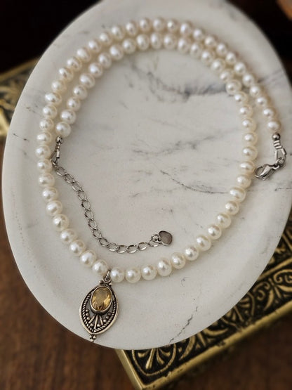 Collier Vittoria perles de culture et amulette citrine