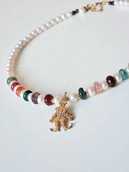 Collier de perles de culture d'eau douce pendentif clown arlequin