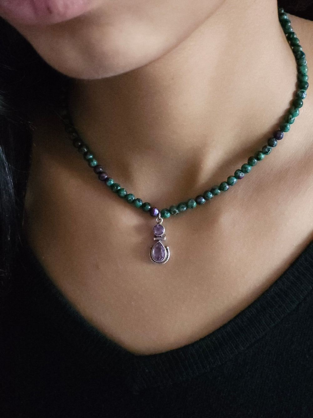 Collier tour de cou rubis zoïsite et pendentif améthyste