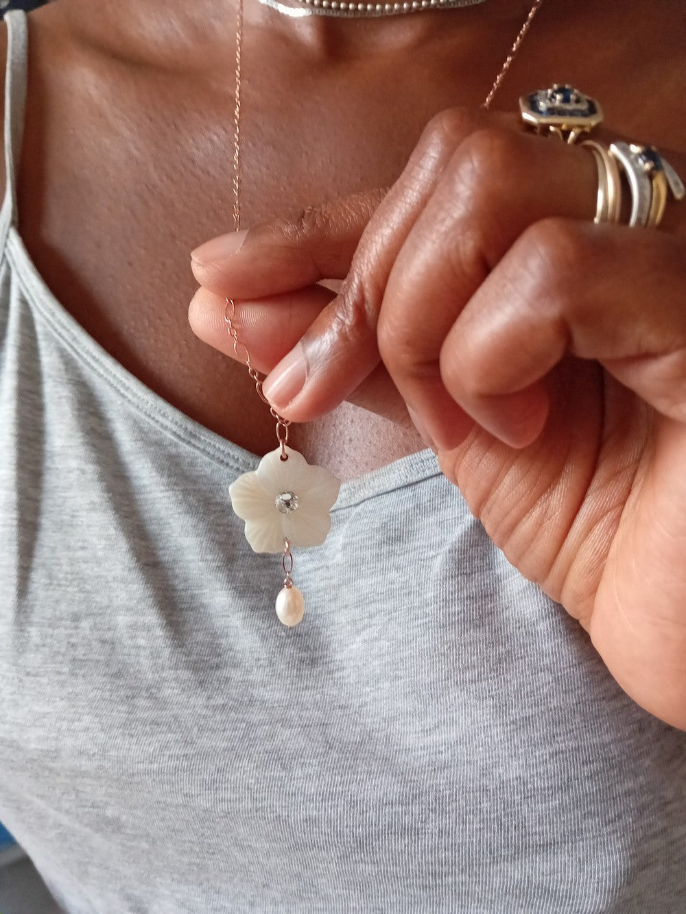 Collier Mizar sautoir fleur de nacre mailles atlernées gold filled