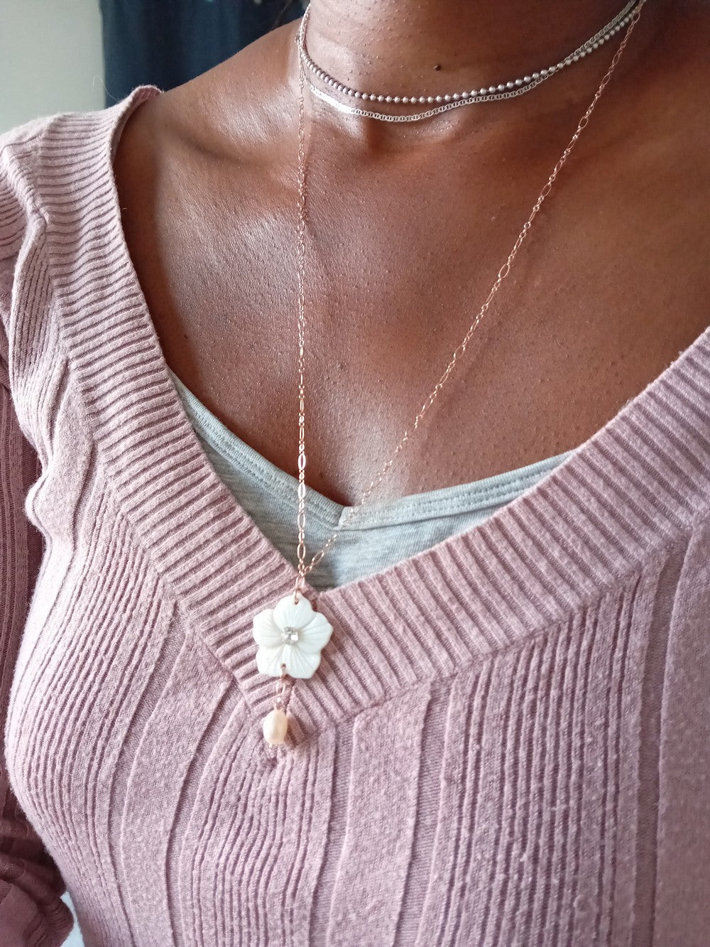 Collier Mizar sautoir fleur de nacre mailles atlernées gold filled