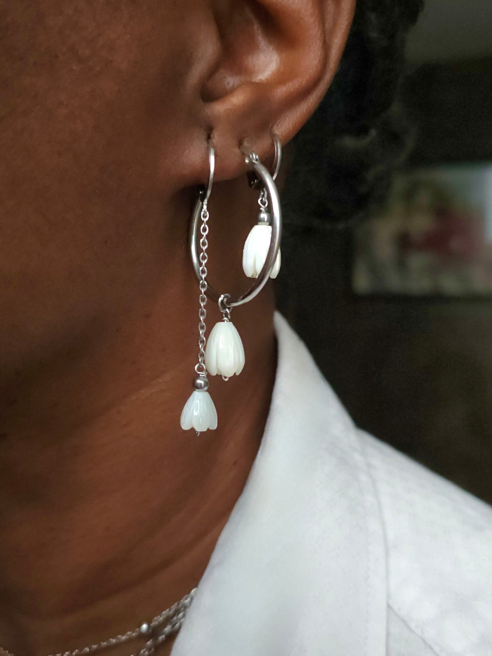 Mini-creoles boucles d'oreilles fleurs de nacre jacinthe Cyrine