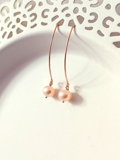 Crochets traversants Nanou gold filled perles d'eaux douce couleur pêche