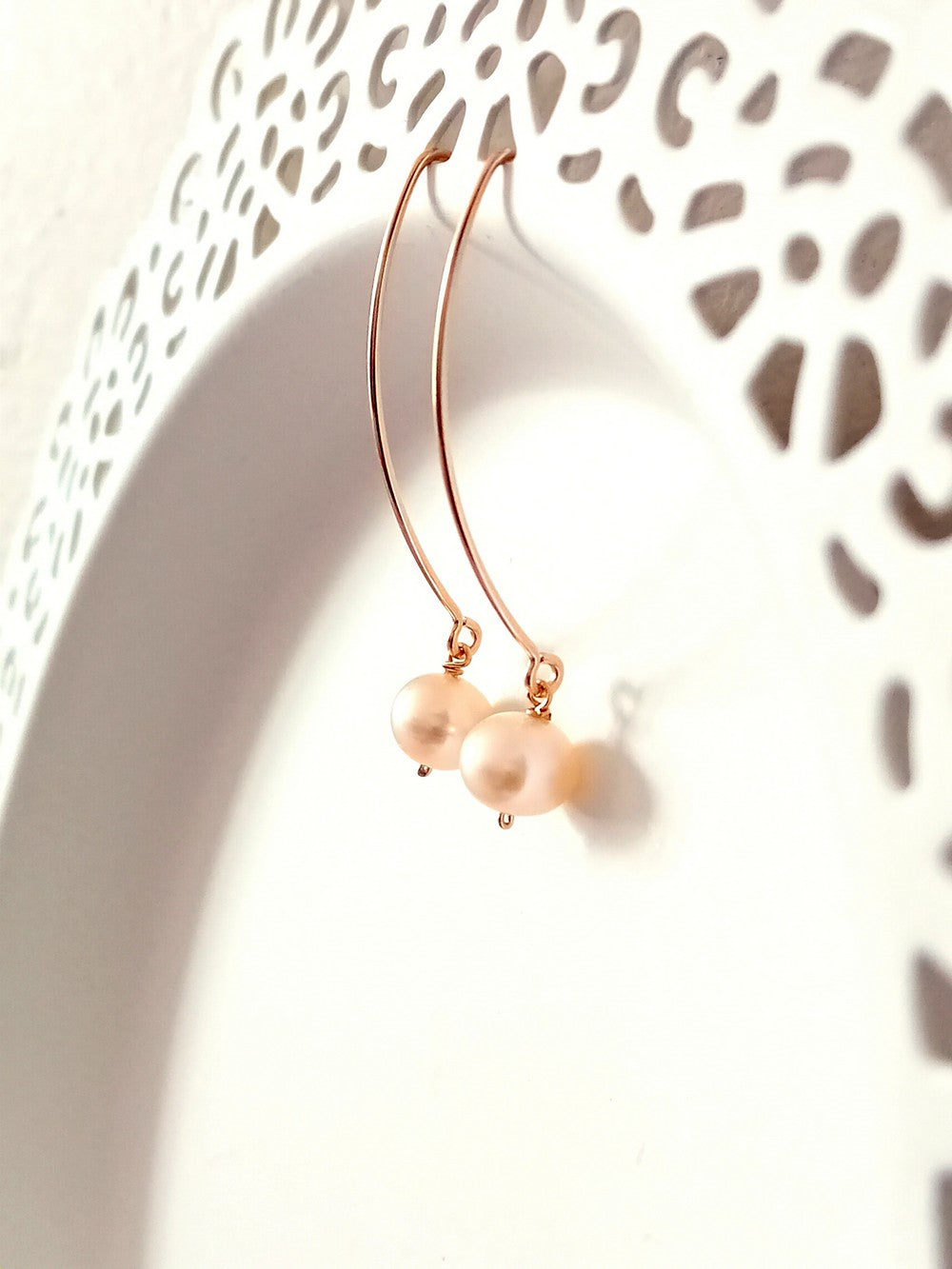 Crochets traversants Nanou gold filled perles d'eaux douce couleur pêche