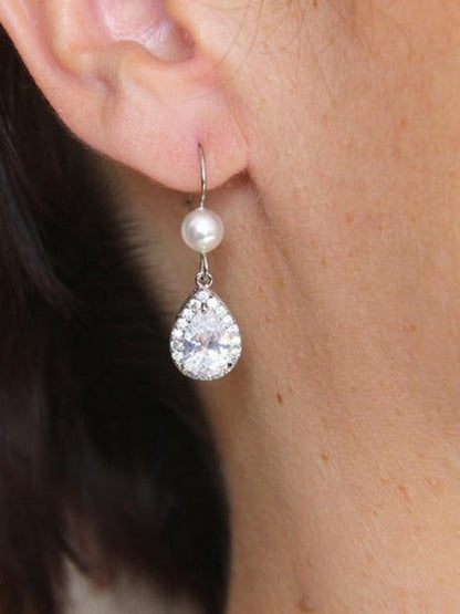 Crochets d'oreilles strass oxyde de zirconium et perles en cristal nacré, bijoux "Prêt à porter"