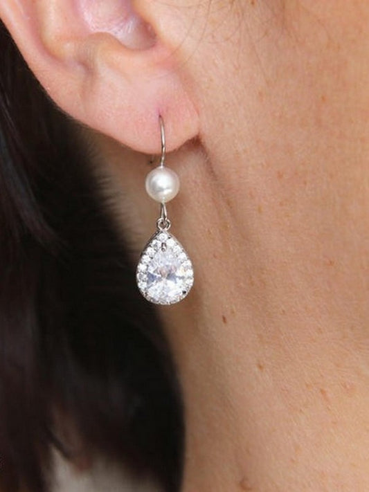 Crochets d'oreilles strass oxyde de zirconium et perles en cristal nacré, bijoux "Prêt à porter"