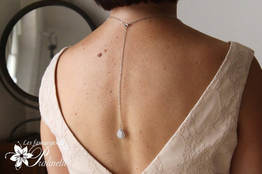 Dentelle bijou de dos mariage goutte sertie et strass, pendentif oxyde de zirconium, bijou de dos mariée