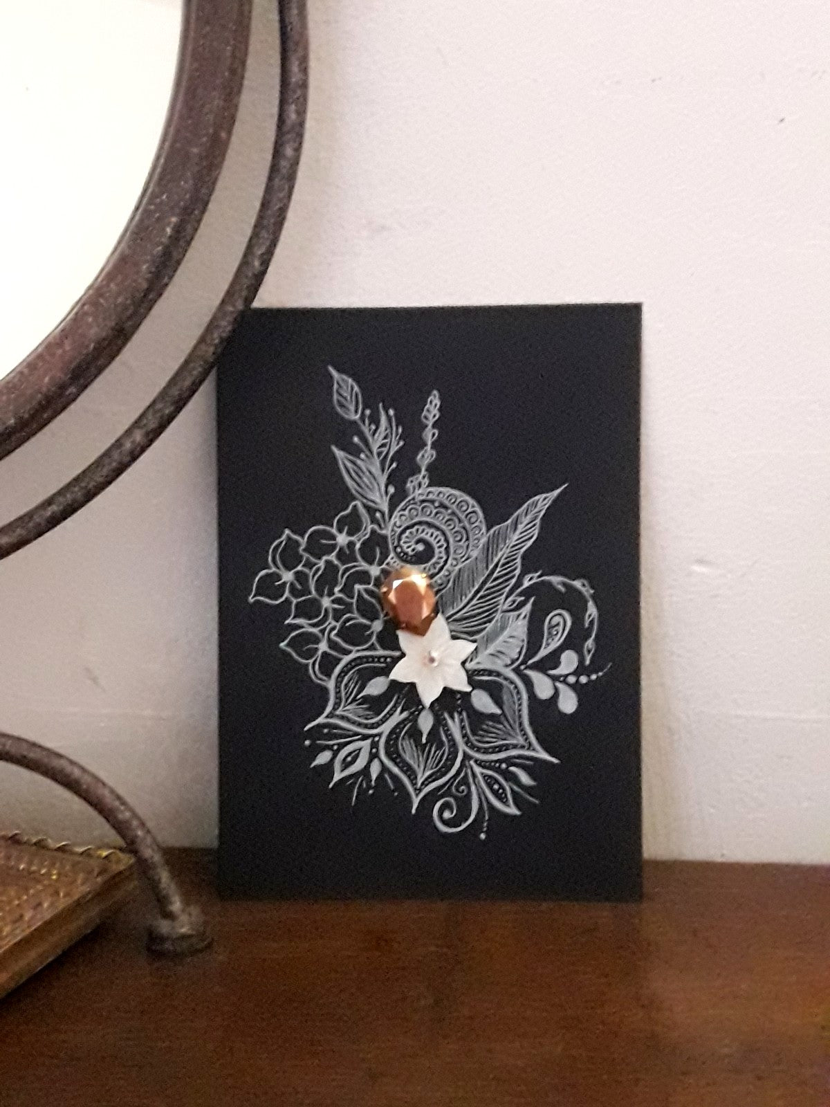 Dessin dentelle encre blanche et cristal