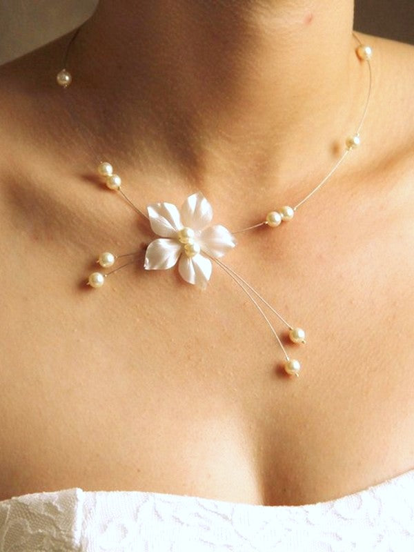 Bijou mariage Inès collier de mariée fleur en satin de soie
