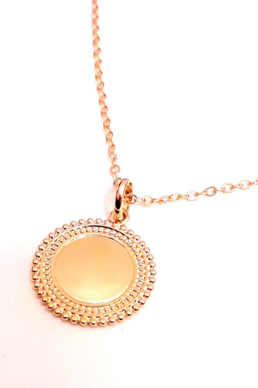 Collier Liseret pendentif médaille dentelle