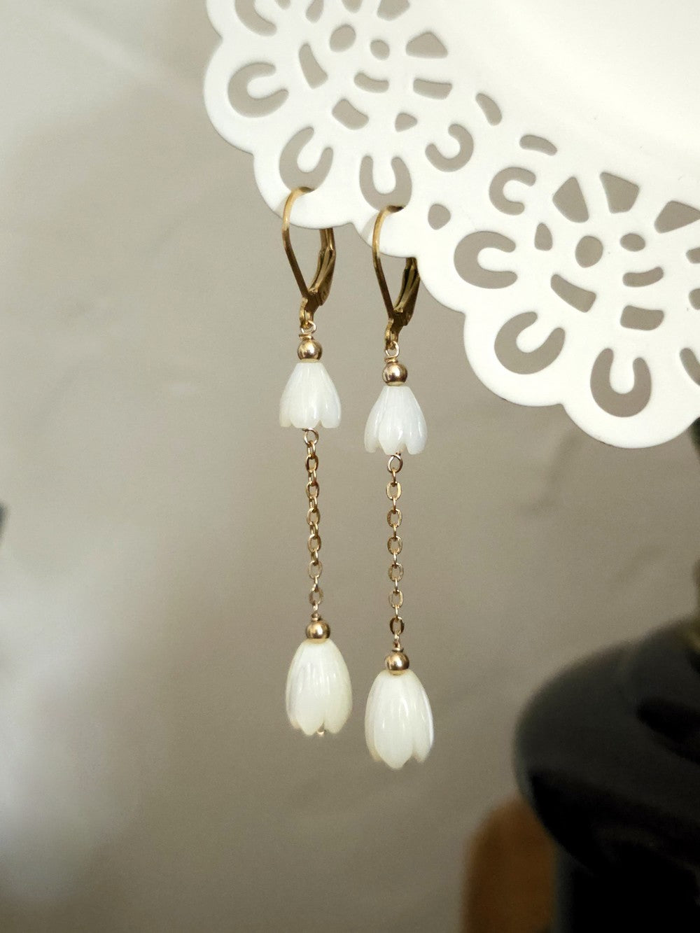 Boucles d'oreilles Mila fleurs de nacre jacinthe du Cap