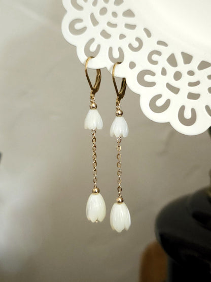 Boucles d'oreilles Mila fleurs de nacre jacinthe du Cap