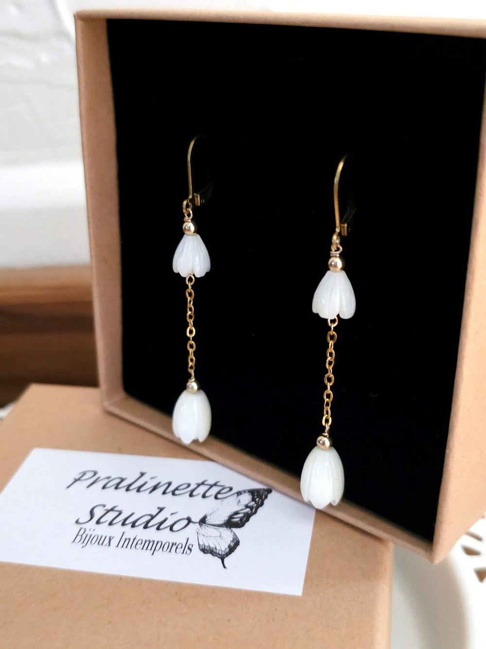 Boucles d'oreilles Mila fleurs de nacre jacinthe du Cap