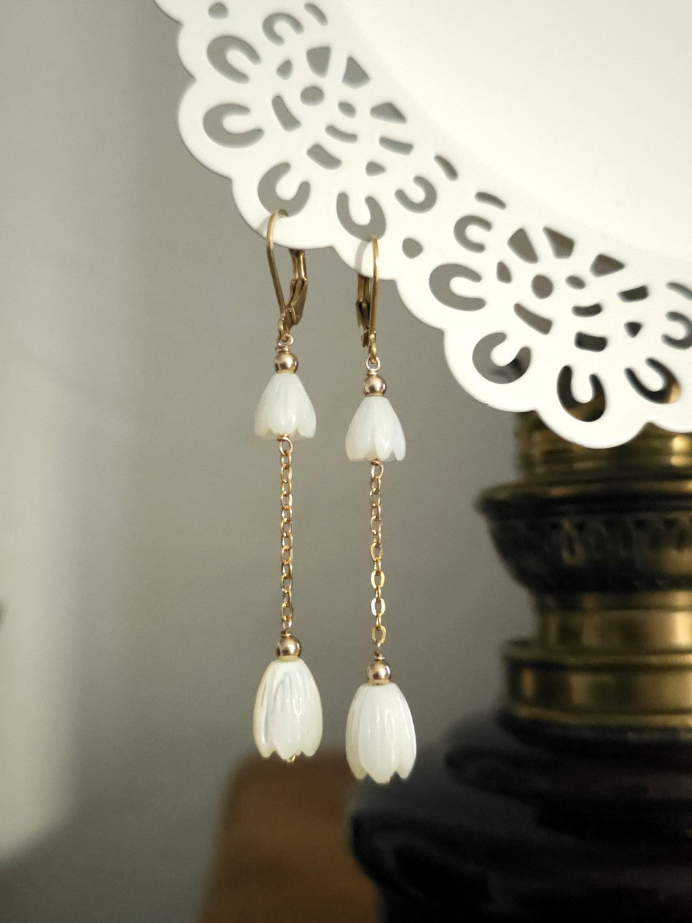 Boucles d'oreilles Mila fleurs de nacre jacinthe du Cap
