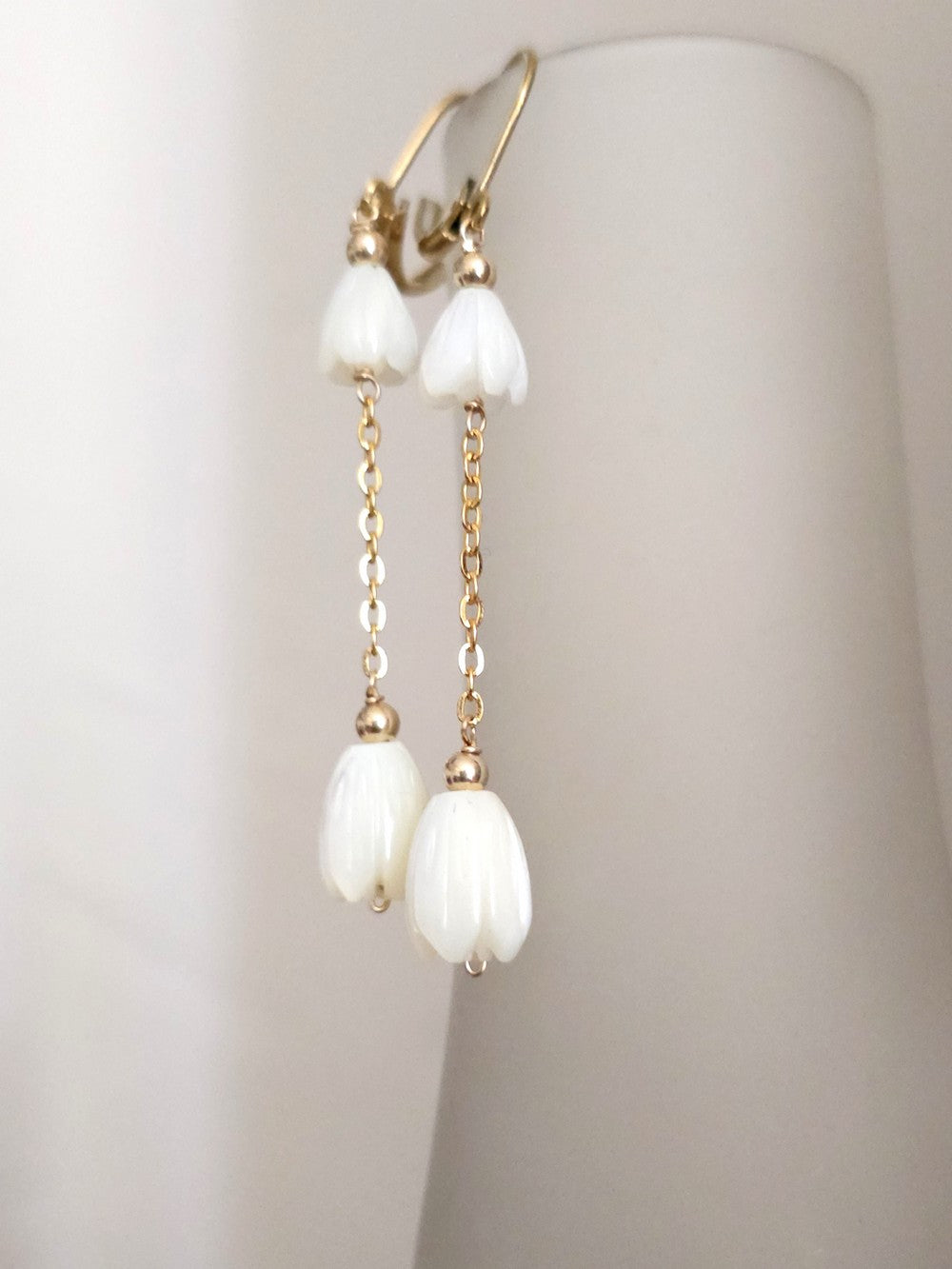 Boucles d'oreilles Mila fleurs de nacre jacinthe du Cap