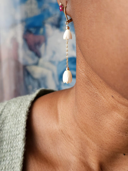 Boucles d'oreilles Mila fleurs de nacre jacinthe du Cap
