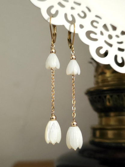 Boucles d'oreilles Mila fleurs de nacre jacinthe du Cap