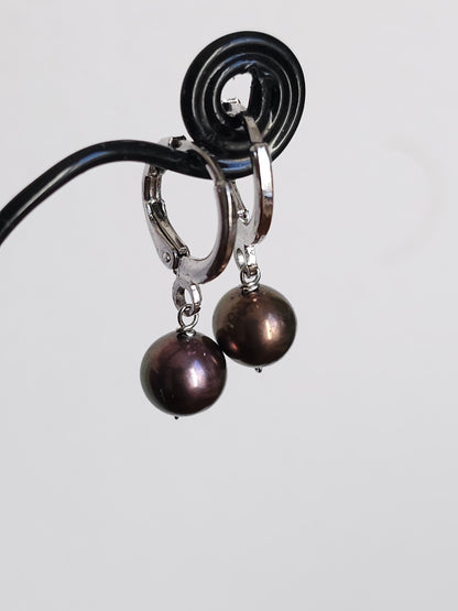 Mini-creoles acier argenté perle d'eau douce couleur aubergine Arya