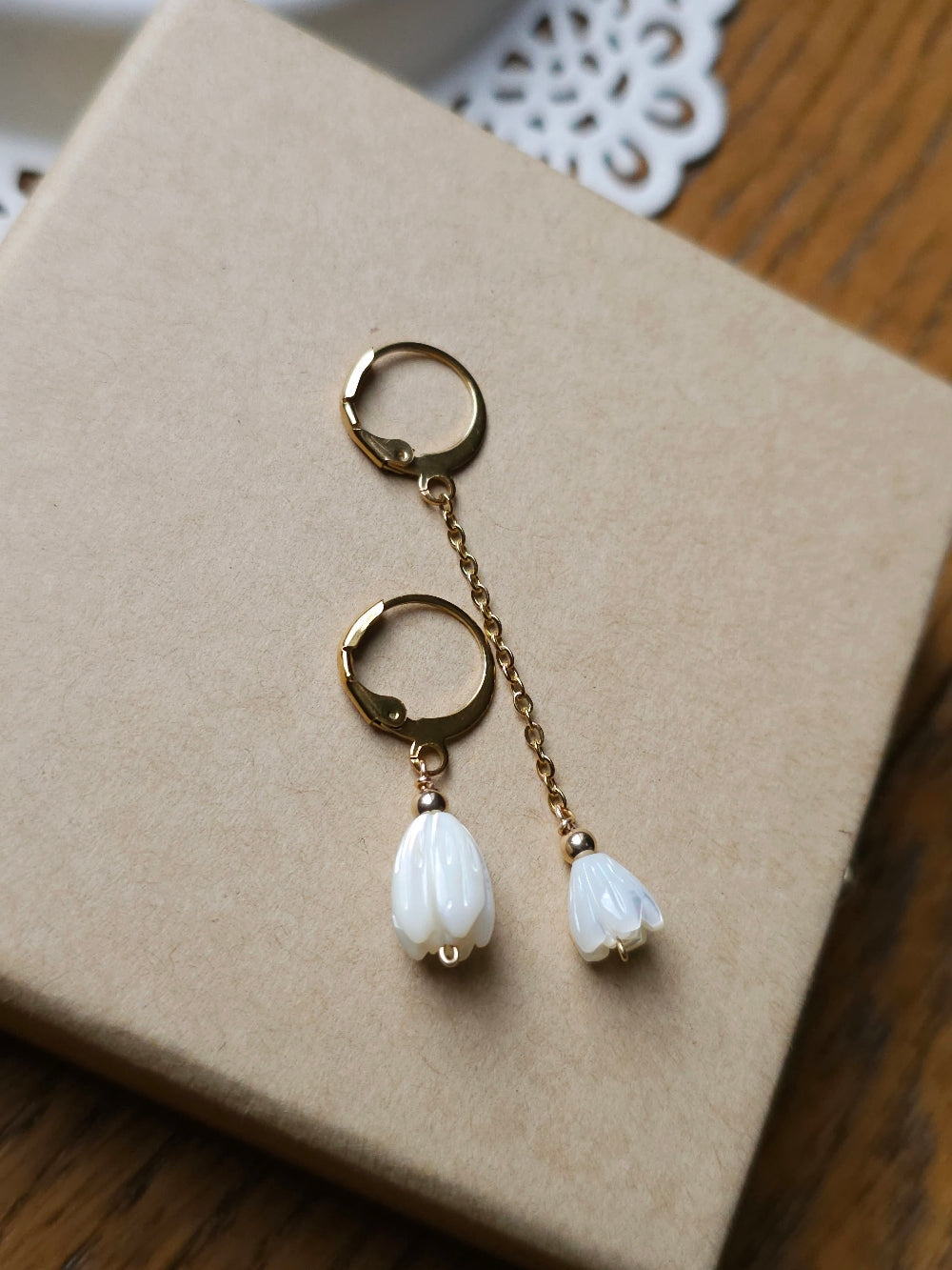 Mini-creoles boucles d'oreilles fleurs de nacre jacinthe Cyrine