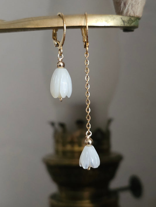 Mini-creoles boucles d'oreilles fleurs de nacre jacinthe Cyrine