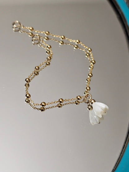 Commande personnalisée Johan D. - Créoles ovales fleurs de nacre et bracelet boules fleur de nacre