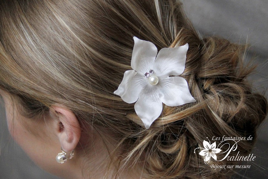 Pic à cheveux mariage grande fleur en satin de soie