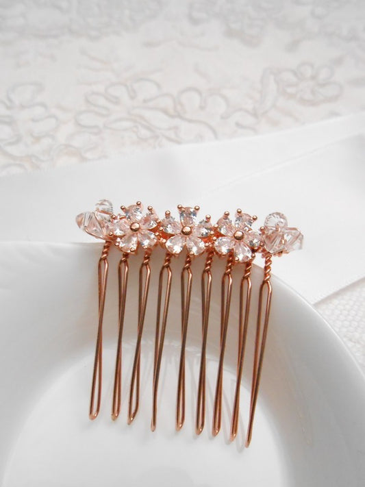 Peigne mariage rose gold, fleurs oxyde de zirconium et perles en cristal