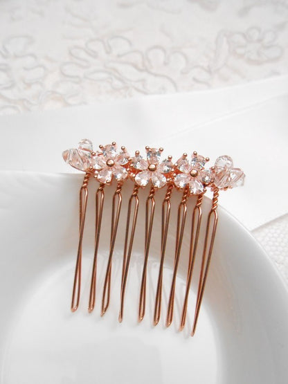 Peigne mariage rose gold, fleurs oxyde de zirconium et perles en cristal