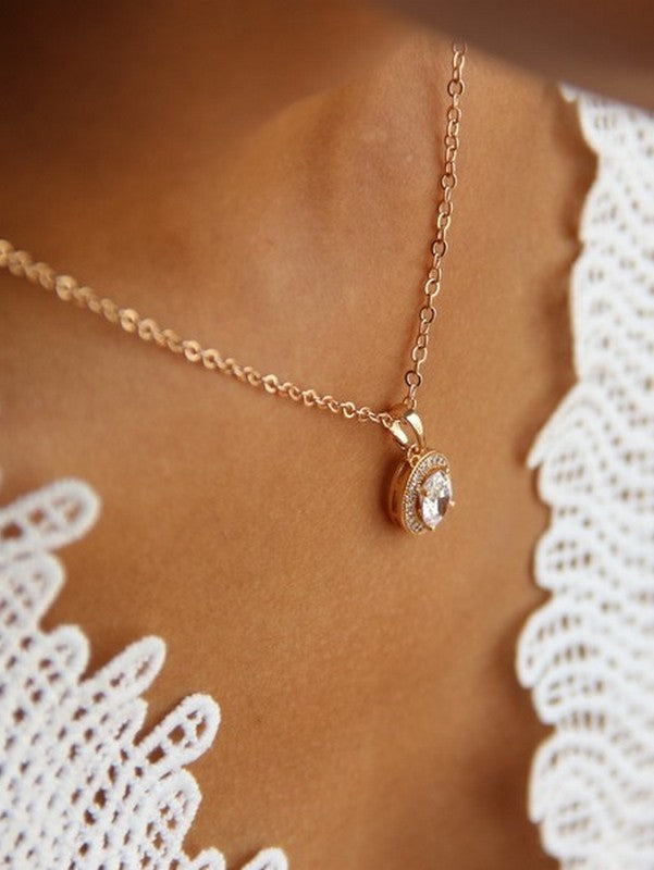 Pendentif collier de mariage ovale en zirconiums finitions dorées