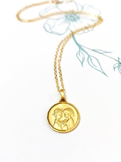 Collier pendentif médaille couple d'amoureux gold filled