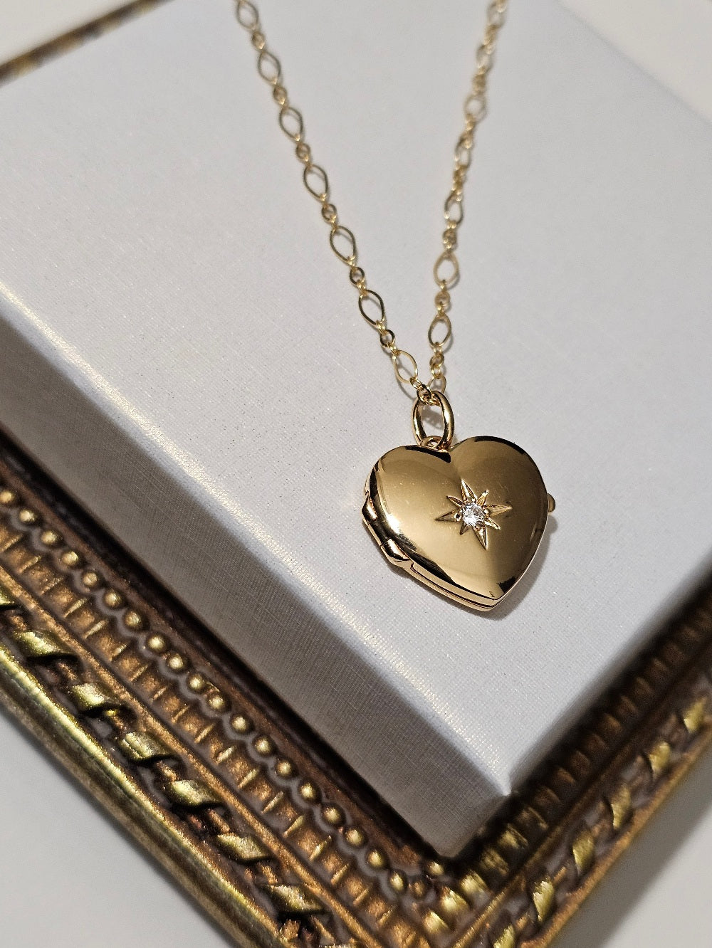Pendentif coeur cassolette porte-photo et zirconium
