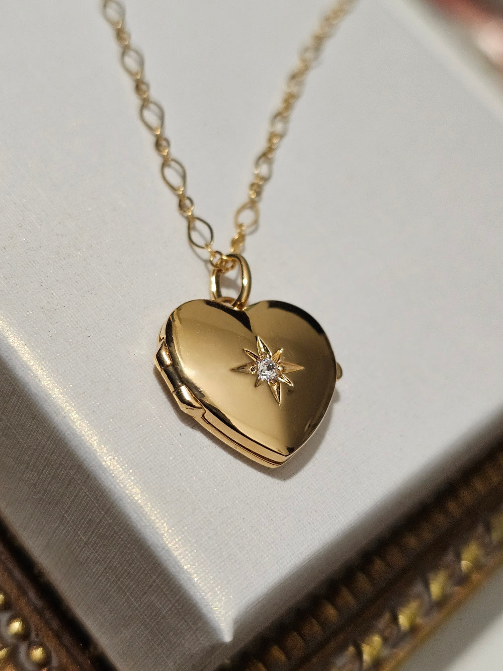 Pendentif coeur cassolette porte-photo et zirconium