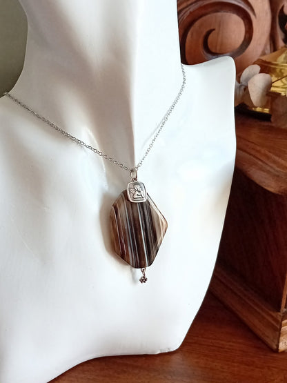 Collier sautoir porte-bonheur agate et ange