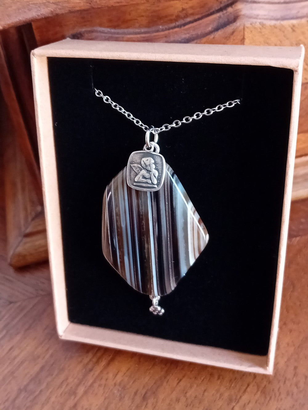 Collier sautoir porte-bonheur agate et ange