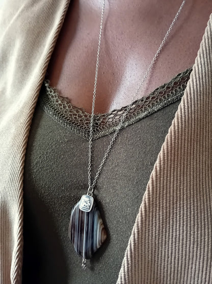 Collier sautoir porte-bonheur agate et ange