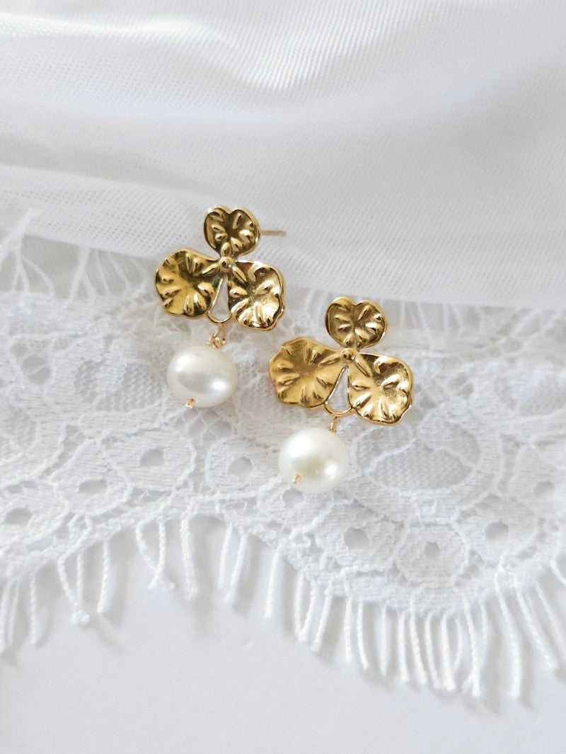 Pensées boucles d'oreilles bijou mariage fleurs et perles