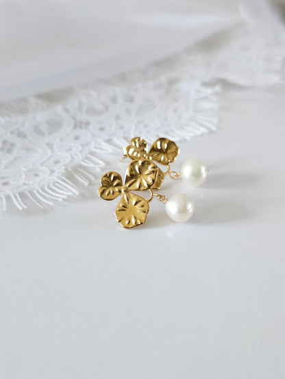 Pensées boucles d'oreilles bijou mariage fleurs et perles