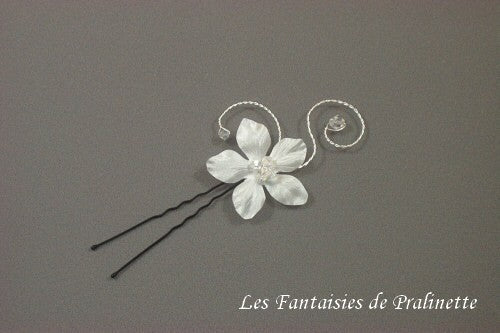 451 Pic à chignon fleur en satin de soie Abigael