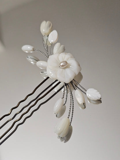 Commande personnalisée Saint-Valentin - Pic à chignon fleurs de nacre
