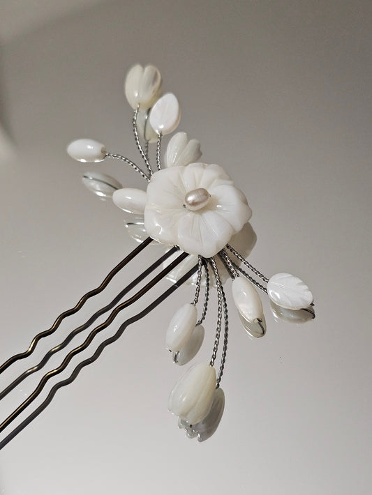 Commande personnalisée Saint-Valentin - Pic à chignon fleurs de nacre