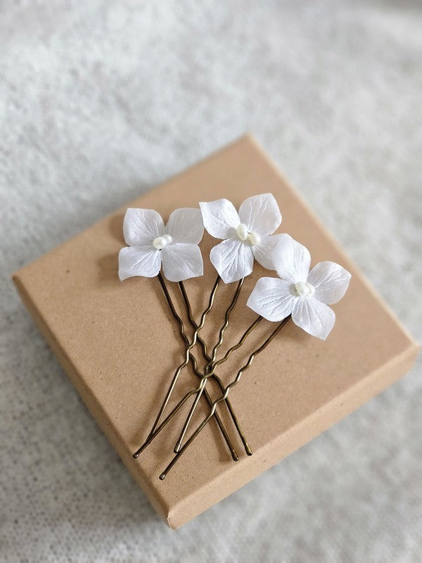 Pic Friska fleurs en satin accessoire de coiffure pour mariage