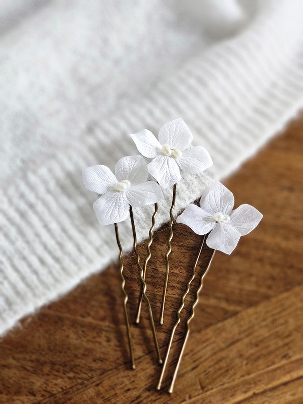 Pic Friska fleurs en satin accessoire de coiffure pour mariage