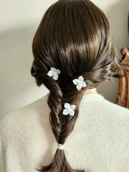 Pic Friska fleurs en satin accessoire de coiffure pour mariage