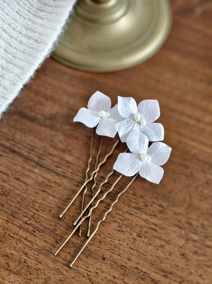 Pic Friska fleurs en satin accessoire de coiffure pour mariage